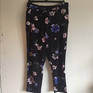 Cropped bow tie pants